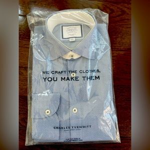 NWT Charles Tyrwhitt dress shirt. 15/33in